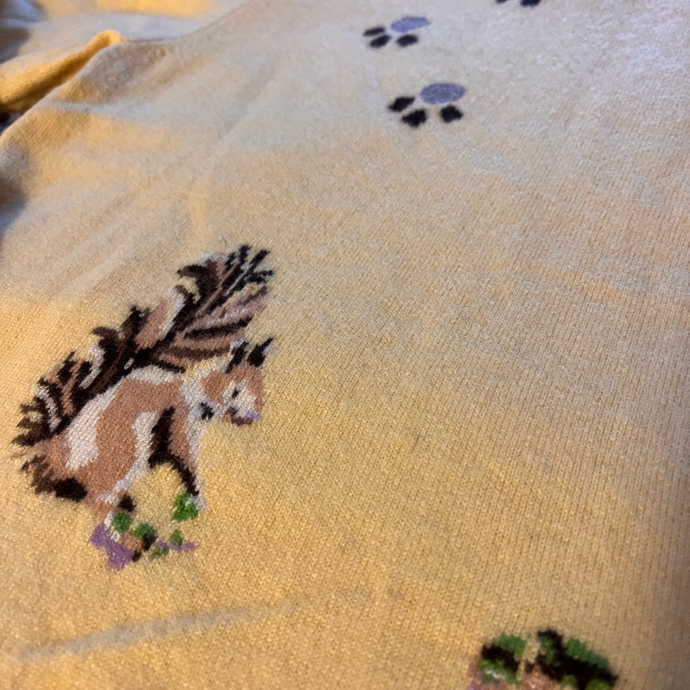Cashmere Pale yellow sweater with squirrel print - small - Picture 2 of 4